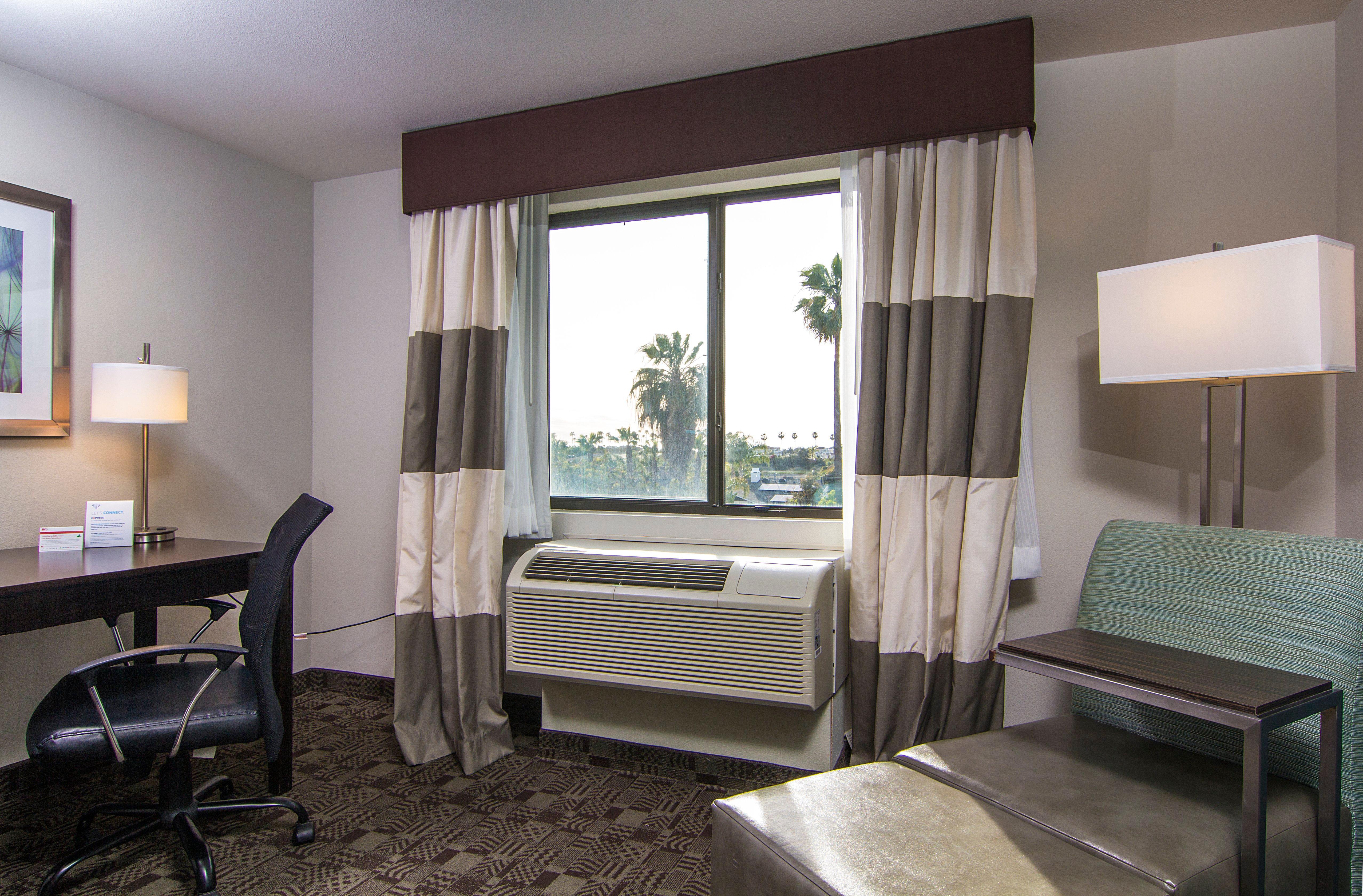 Holiday Inn Express Hotel & Suites Carlsbad Beach By Ihg Экстерьер фото